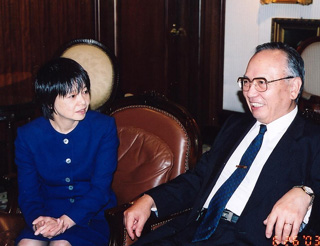 030626InterviwwithProfNishimura.jpg